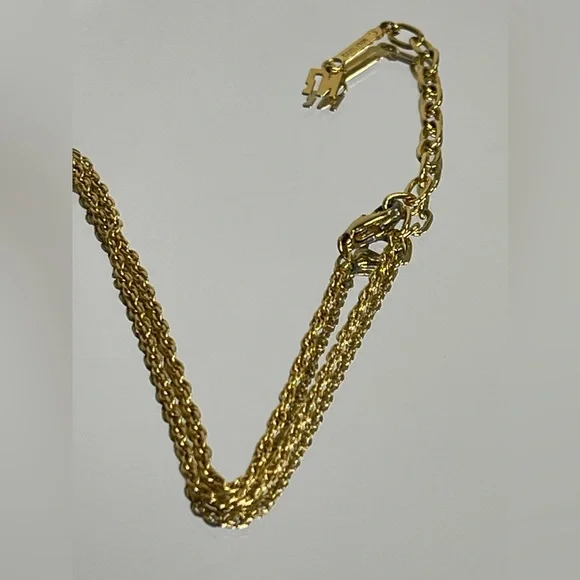 Nina Ricci Heart Pendant Necklace - Picture 6 of 8